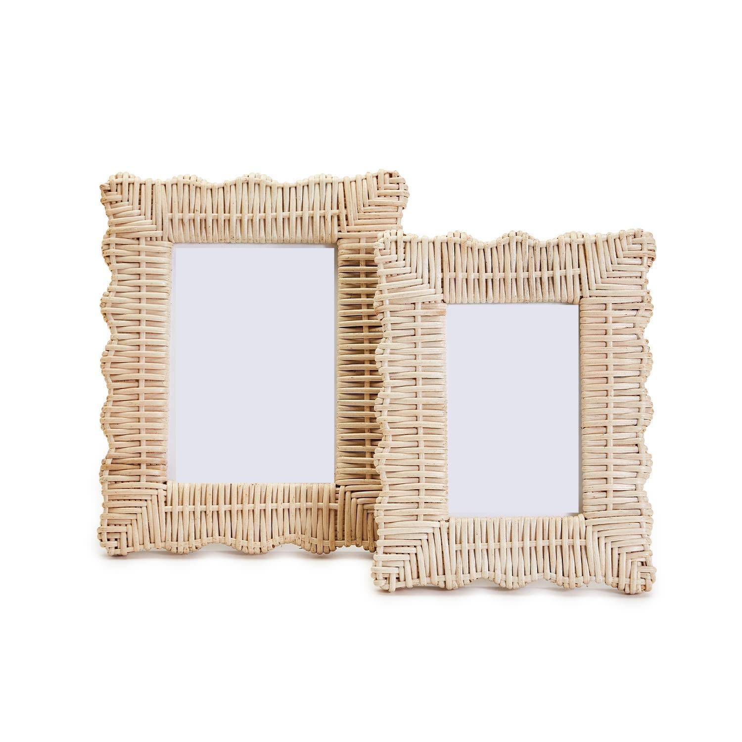 Wooden 4 x 6 Scalloped Frame by Make Market®